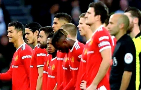 宝威体育平台-曼联逆转取胜，成功晋级欧冠淘汰赛